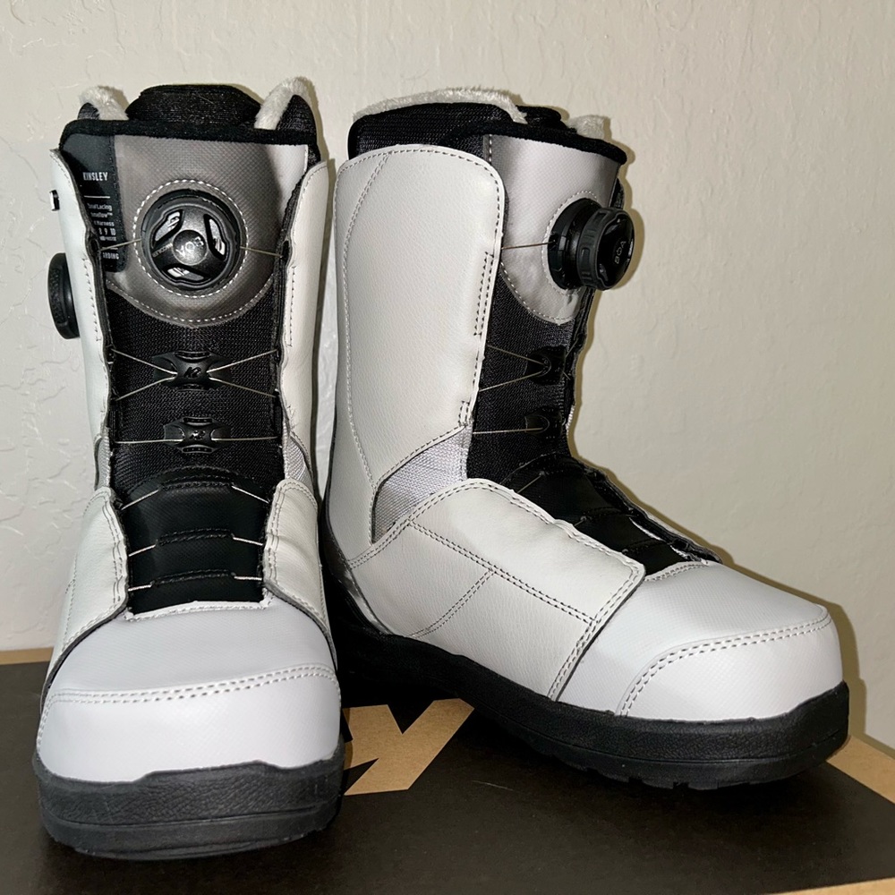 Women’s K2 Kinsley Snowboard Boots - 7 1/2
